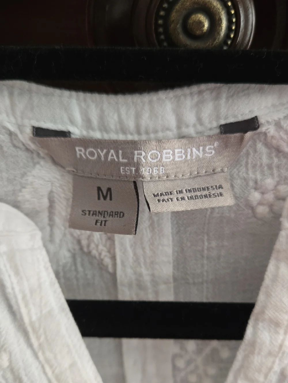 Like New - Royal Robbins Embroidered Blouse White Size Medium. Beautiful! - Picture 3 of 10